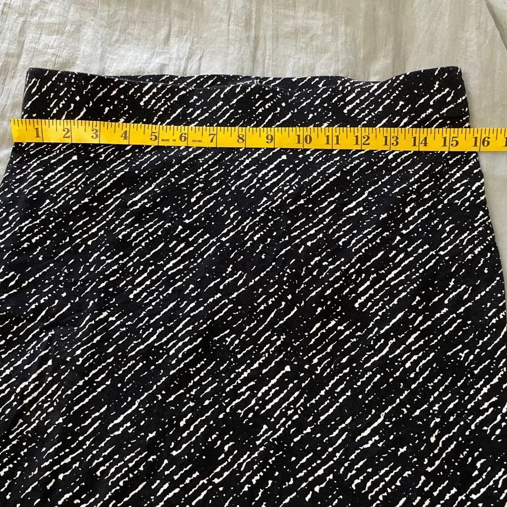 Apt 6 Straight Pencil Stretch Lined Skirt - Black White Geometric - Medium - Picture 4 of 4